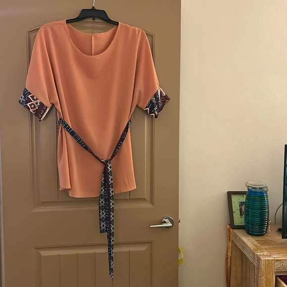SHEIN Tops - EUC Pretty Blouse 🫶🏽